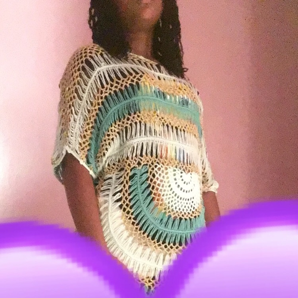 It can be a dress or a shirt or a swimsuit cover !